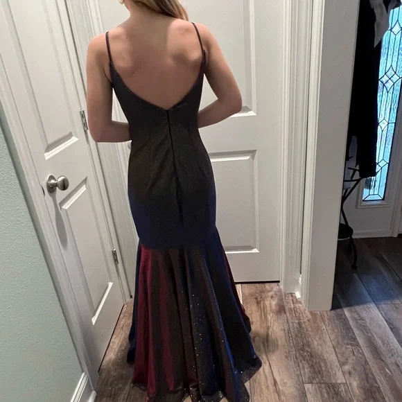 Beautiful prom dress size 4. Comes with matching bow tie - Picture 3 of 6